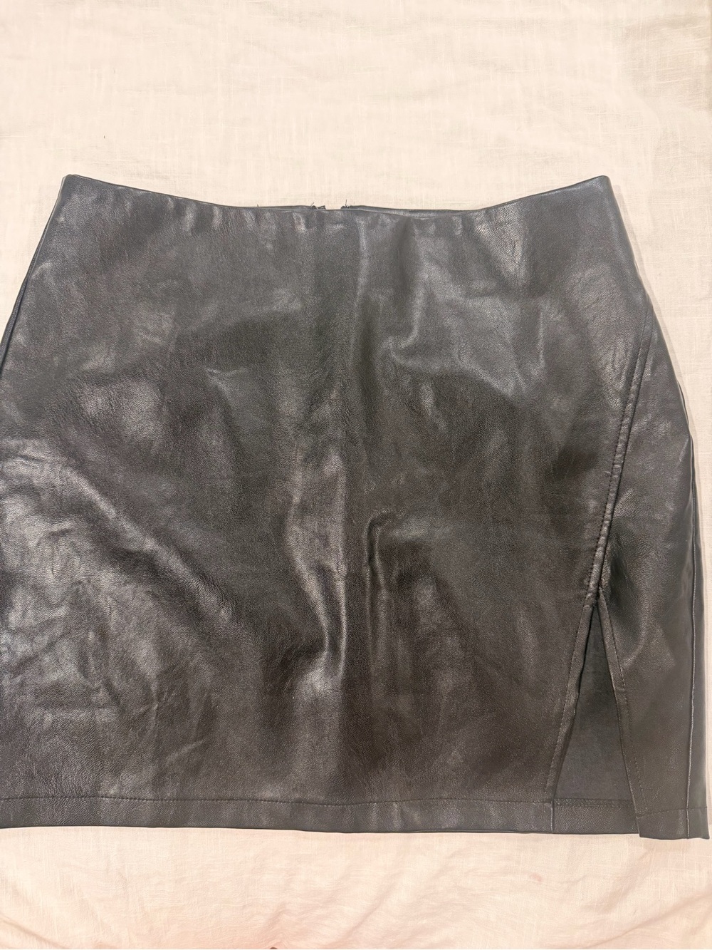 NWOT Showpo Black Faux Leather Mini Skirt with Side Slit Vent Biker Edge Goth 8